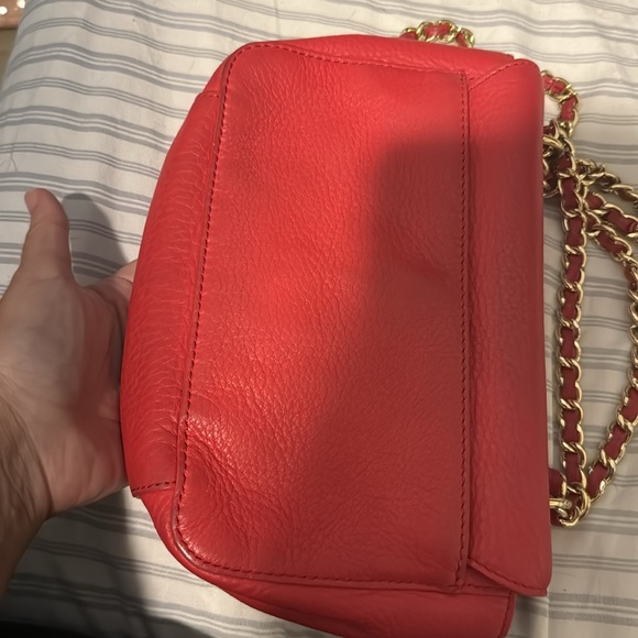 Tory Burch red leathe have somes scratch but is like new - Picture 5 of 6